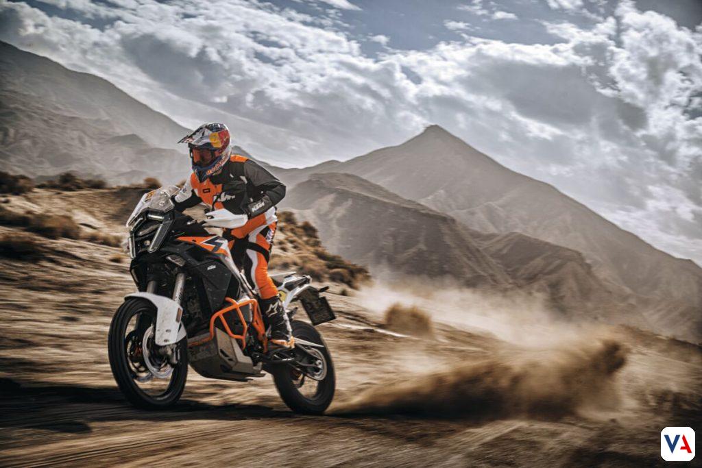 Llega a Colombia la nueva KTM 1390 Super Adventure. Potencia de 1350 cc, opciones de suspensión WP SAT o XPLOR y diseño revolucionario para dominar cualquier terreno.