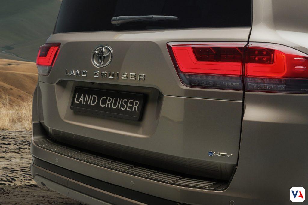 Llega la Toyota Land Cruiser 300 híbrida. Potencia biturbo, capacidad 4x4 legendaria y tecnología premium con sonido JBL. Conoce la gama completa.
