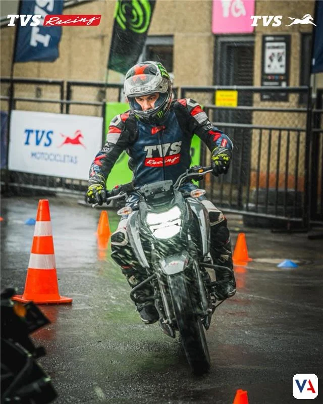 El rugido de TVS Motor llega a Bogotá. Participa en el Apache Racing Experience el 22 de febrero: pruebas de manejo, gymkhana y el camino hacia el ARE global.
