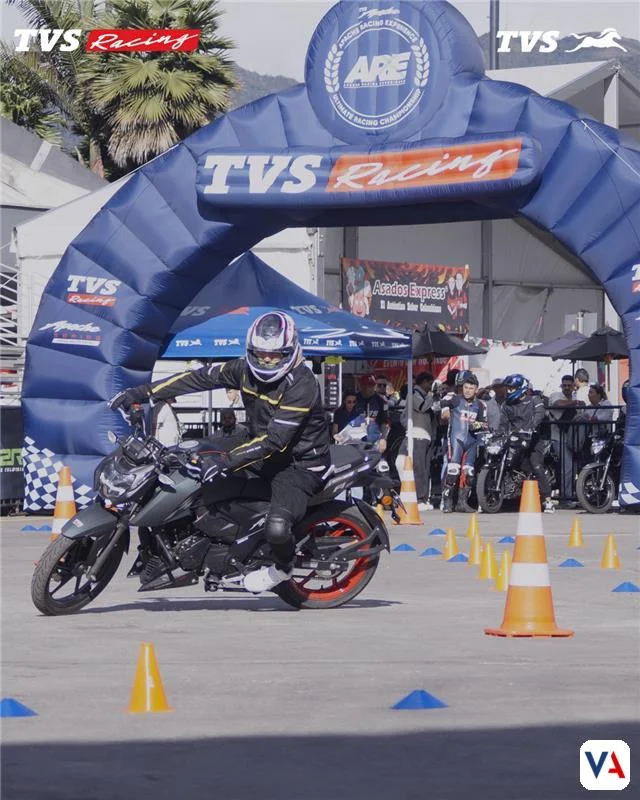 El rugido de TVS Motor llega a Bogotá. Participa en el Apache Racing Experience el 22 de febrero: pruebas de manejo, gymkhana y el camino hacia el ARE global.
