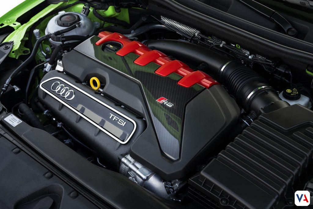 Descubre la historia del legendario motor de cinco cilindros de Audi. Desde 1976 y el Type 43 hasta el actual RS 3 con 400 PS, celebra 50 años de potencia y sonido único.