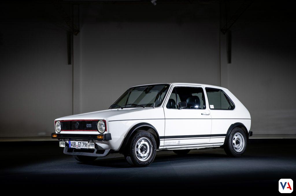 Celebra 50 años de leyenda con el Golf GTI EDITION 50. Descubre la historia detallada de sus 8 generaciones y el modelo más potente jamás creado con 325 PS.
