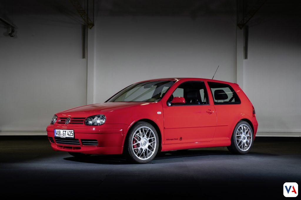 Celebra 50 años de leyenda con el Golf GTI EDITION 50. Descubre la historia detallada de sus 8 generaciones y el modelo más potente jamás creado con 325 PS.
