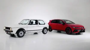 Celebra 50 años de leyenda con el Golf GTI EDITION 50. Descubre la historia detallada de sus 8 generaciones y el modelo más potente jamás creado con 325 PS.