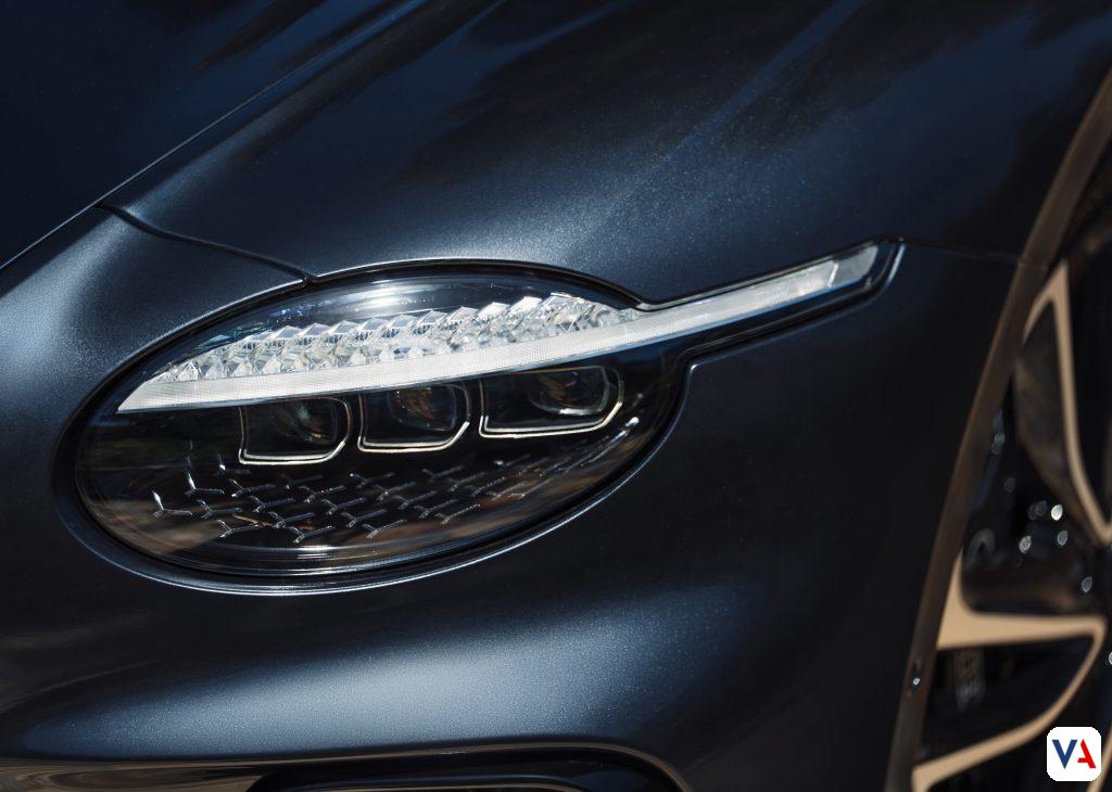 Descubre el nuevo Bentley Continental GT S: un híbrido de alto rendimiento con 680 PS, diseño Blackline oscuro y tecnología de chasis activo para una conducción deportiva superior.
