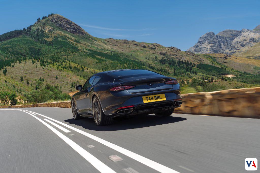 Descubre el nuevo Bentley Continental GT S: un híbrido de alto rendimiento con 680 PS, diseño Blackline oscuro y tecnología de chasis activo para una conducción deportiva superior.
