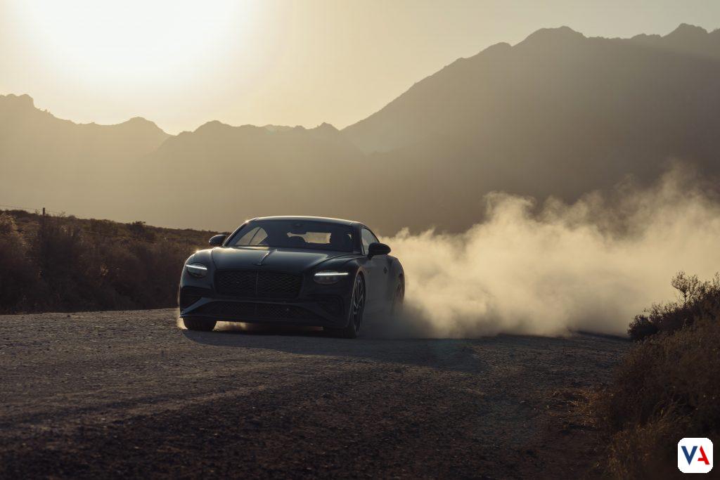 Descubre el nuevo Bentley Continental GT S: un híbrido de alto rendimiento con 680 PS, diseño Blackline oscuro y tecnología de chasis activo para una conducción deportiva superior.
