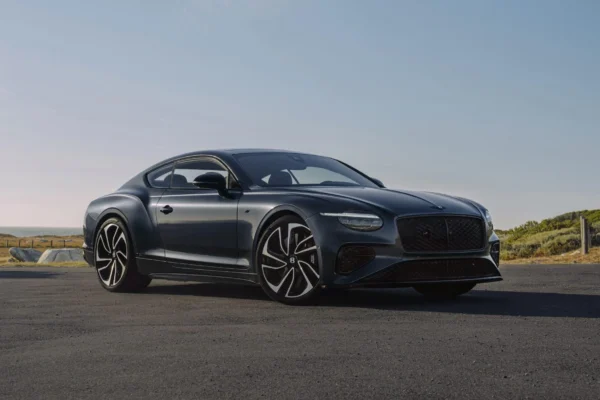 Descubre el nuevo Bentley Continental GT S: un híbrido de alto rendimiento con 680 PS, diseño Blackline oscuro y tecnología de chasis activo para una conducción deportiva superior.