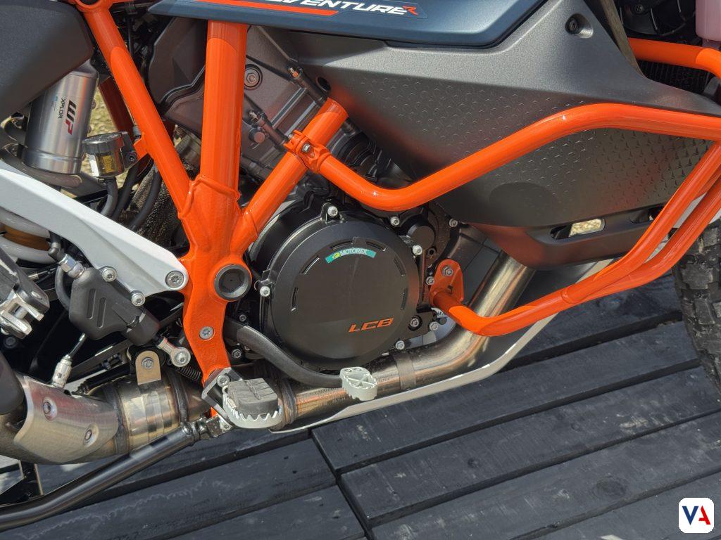 Llega a Colombia la nueva KTM 1390 Super Adventure. Potencia de 1350 cc, opciones de suspensión WP SAT o XPLOR y diseño revolucionario para dominar cualquier terreno.