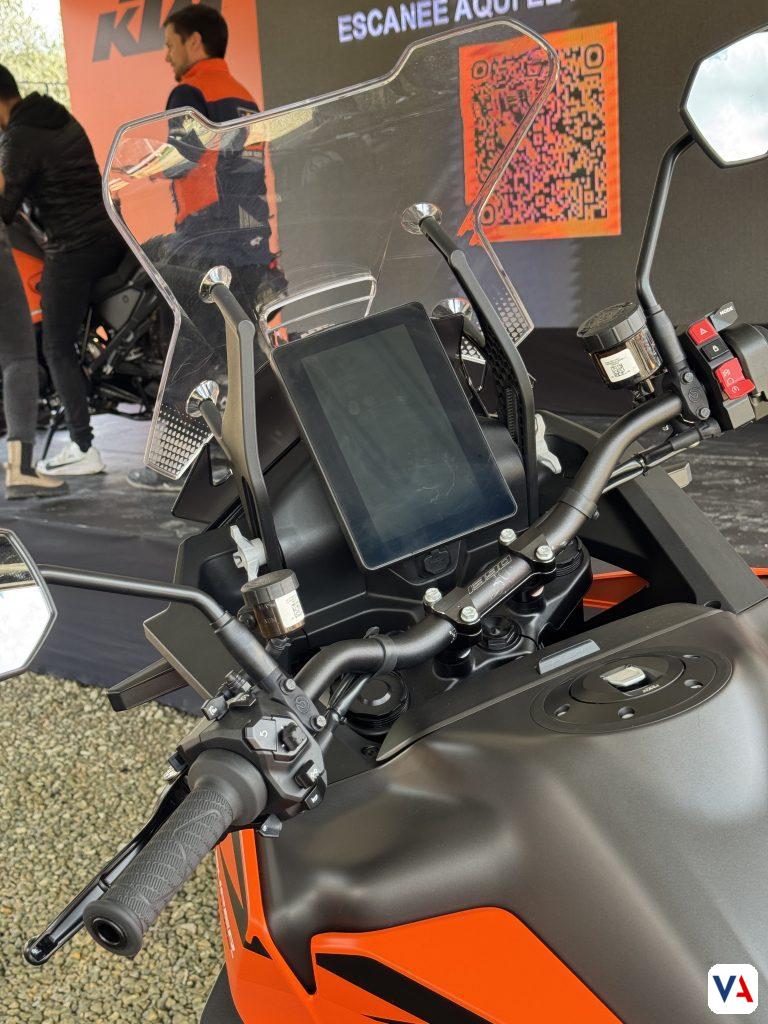 Llega a Colombia la nueva KTM 1390 Super Adventure. Potencia de 1350 cc, opciones de suspensión WP SAT o XPLOR y diseño revolucionario para dominar cualquier terreno.