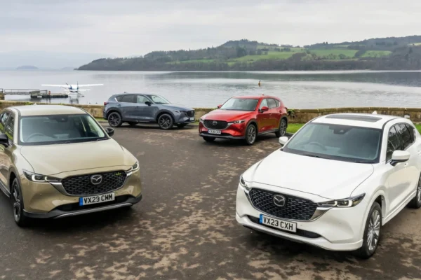 El Mazda CX-5 alcanza un hito histórico superando los 5 millones de unidades. Descubre cómo su tecnología Skyactiv y diseño Kodo lo convirtieron en un líder global.