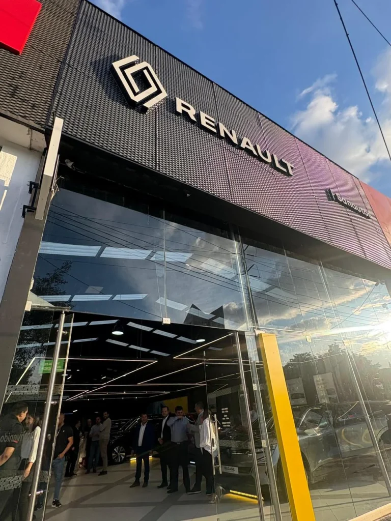 Conozca la Nueva sala Renault en Bogotá inaugurada por Sanautos en Morato, un centro de innovación para la movilidad eléctrica e híbrida.