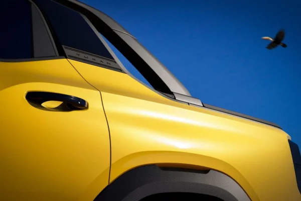 Volkswagen Tukan se revela oficialmente. Una pick-up robusta diseñada en Brasil para la región, que promete revolucionar el mercado con el icónico color Amarillo Canario.