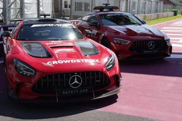 Desde 2026, el Safety Car de Mercedes-AMG estará en todas las carreras de Fórmula 1. Conoce los detalles de este acuerdo histórico, los modelos oficiales y el récord de 500 GP de Mayländer.
