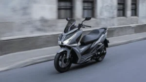 AKT Motos presenta la AKT JET EVO 150: la scooter que redefine la movilidad urbana con máxima seguridad, inyección electrónica y diseño premium.