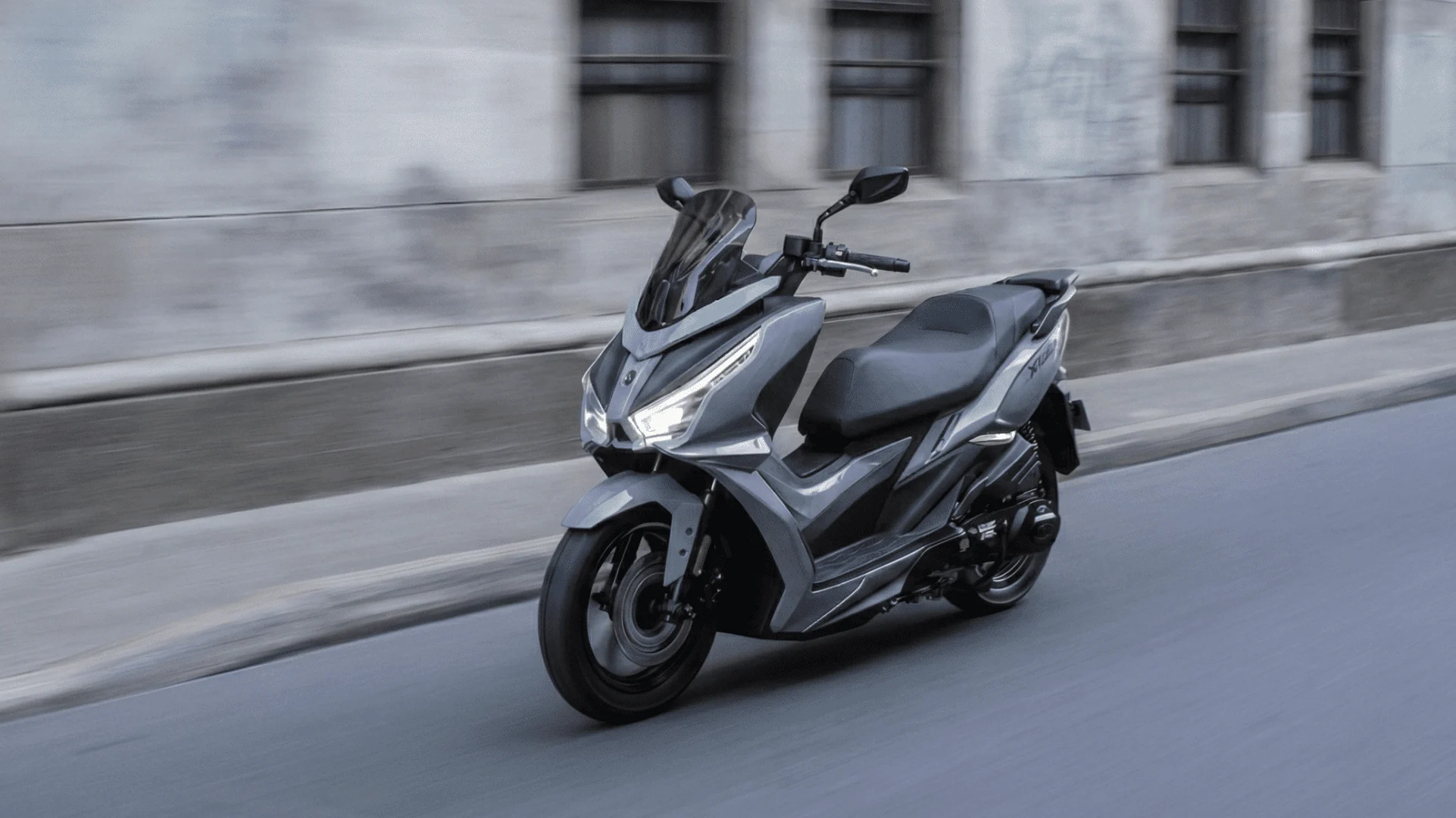 AKT Motos presenta la AKT JET EVO 150: la scooter que redefine la movilidad urbana con máxima seguridad, inyección electrónica y diseño premium.