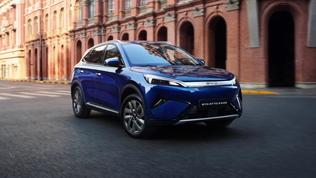 Descubre el nuevo BYD Atto 3 Evo, el SUV eléctrico con 510 km de autonomía, tracción total y carga rápida de 220 kW. Conoce su potencia y tecnología