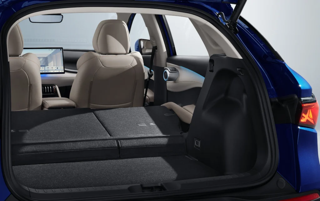 Descubre el nuevo BYD Atto 3 Evo, el SUV eléctrico con 510 km de autonomía, tracción total y carga rápida de 220 kW. Conoce su potencia y tecnología