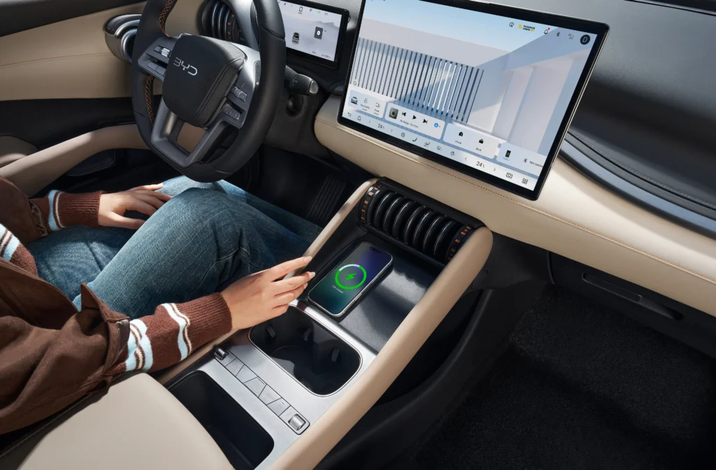 Descubre el nuevo BYD Atto 3 Evo, el SUV eléctrico con 510 km de autonomía, tracción total y carga rápida de 220 kW. Conoce su potencia y tecnología