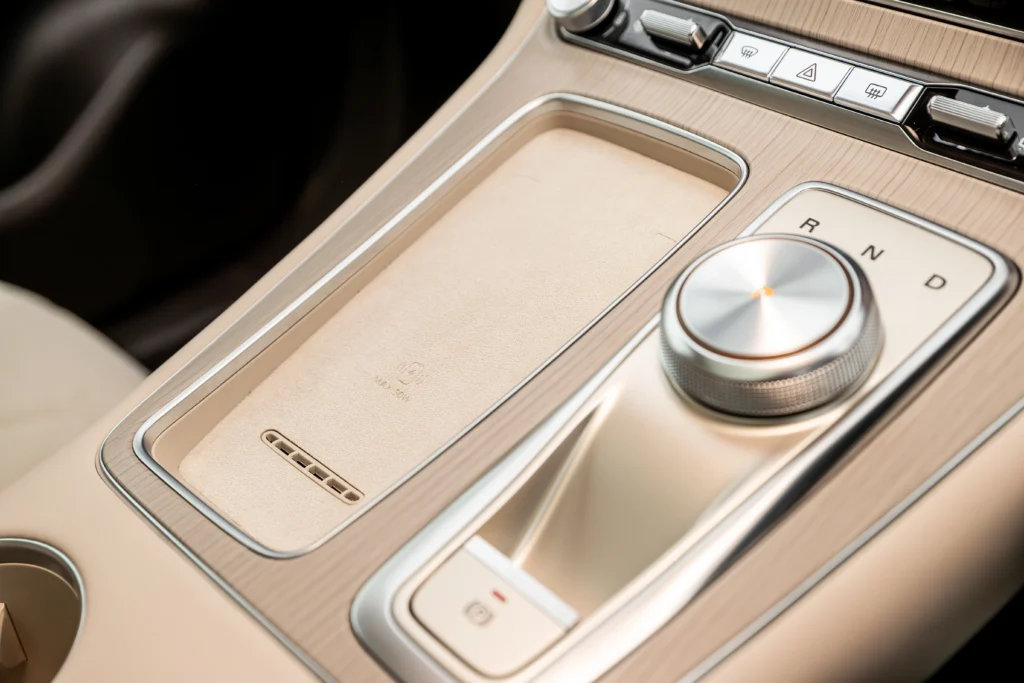 Conoce el nuevo MGS6 EV, un SUV 100% eléctrico con 530 km de autonomía homologada y tecnología MG Pilot. Descubre sus versiones 4x2 y AWD diseñadas para la familia.
