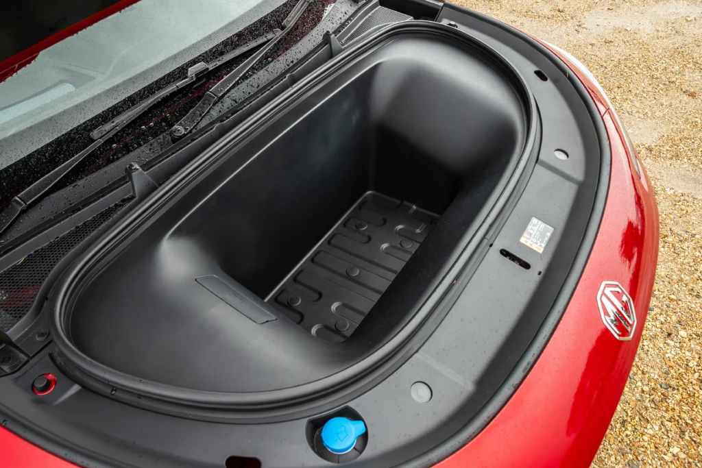 Conoce el nuevo MGS6 EV, un SUV 100% eléctrico con 530 km de autonomía homologada y tecnología MG Pilot. Descubre sus versiones 4x2 y AWD diseñadas para la familia.
