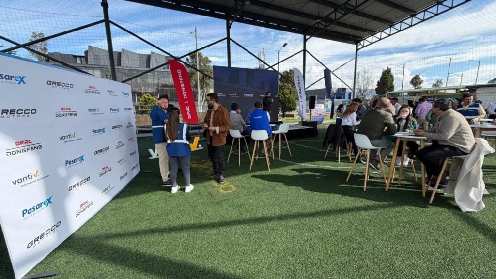 Vehículos comerciales DFAC Dongfeng: La revolución del Gas Natural impulsada por la millonaria apuesta de Pasarex 5 Optimiza tu flota con los Vehículos comerciales DFAC Dongfeng a gas natural, la solución de Pasarex para una logística sostenible en Colombia.