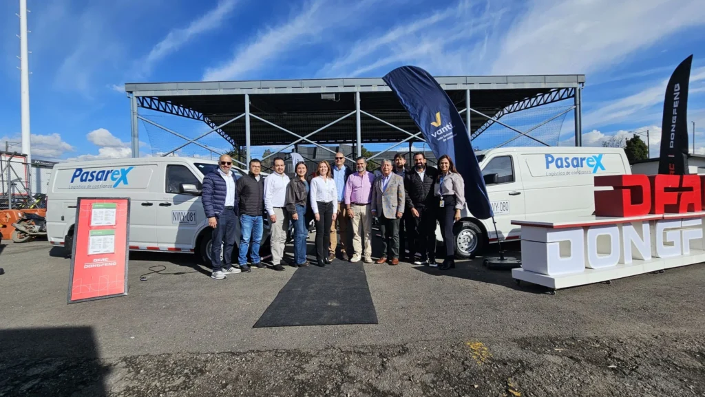 Vehículos comerciales DFAC Dongfeng: La revolución del Gas Natural impulsada por la millonaria apuesta de Pasarex 4 Optimiza tu flota con los Vehículos comerciales DFAC Dongfeng a gas natural, la solución de Pasarex para una logística sostenible en Colombia.