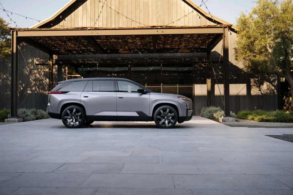 Toyota Highlander 2027: El SUV eléctrico de 515 km de rango 3 Descubre la nueva Toyota Highlander 2027, el SUV eléctrico con 515 km de autonomía, siete plazas y la tecnología de seguridad Toyota Safety Sense 3.1.
