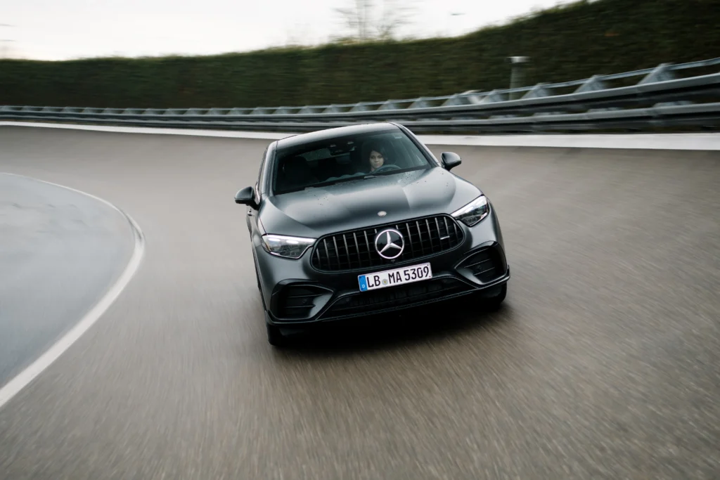Descubre el nuevo Mercedes-AMG GLC 53 4MATIC+: aceleración de 0 a 100 km/h en 4.2s y motor de seis cilindros. El SUV que redefine el lujo de Affalterbach.