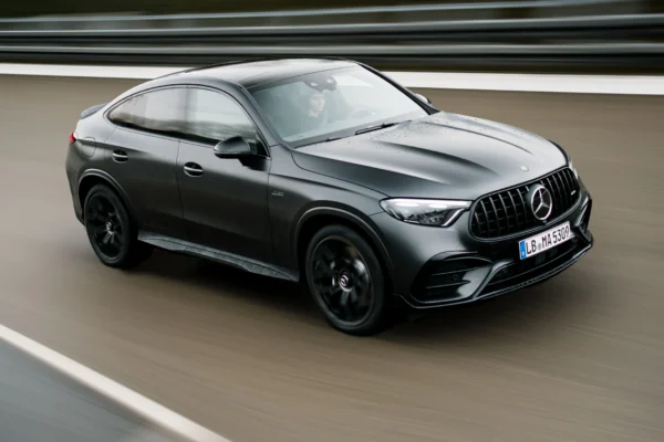 Descubre el nuevo Mercedes-AMG GLC 53 4MATIC+: aceleración de 0 a 100 km/h en 4.2s y motor de seis cilindros. El SUV que redefine el lujo de Affalterbach.