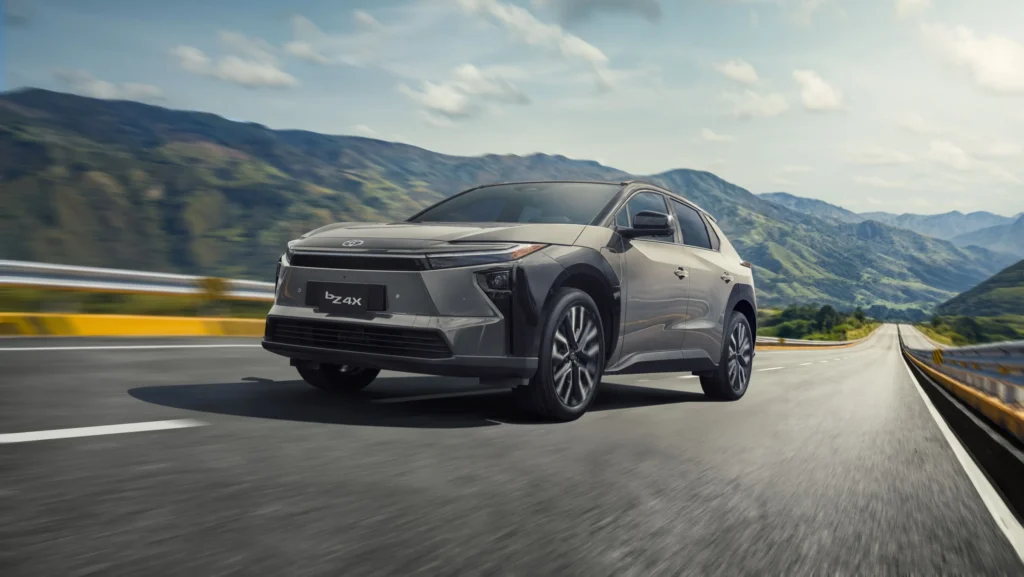 Descubre la nueva Toyota bZ4X en Colombia, un SUV 100% eléctrico con 338 hp, tracción AWD y tecnología Beyond Zero para una movilidad sostenible y potente