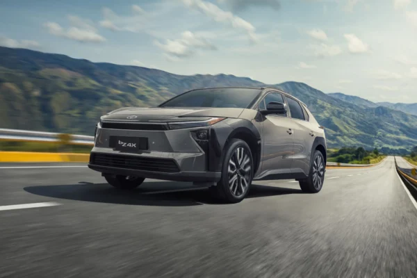 Descubre la nueva Toyota bZ4X en Colombia, un SUV 100% eléctrico con 338 hp, tracción AWD y tecnología Beyond Zero para una movilidad sostenible y potente
