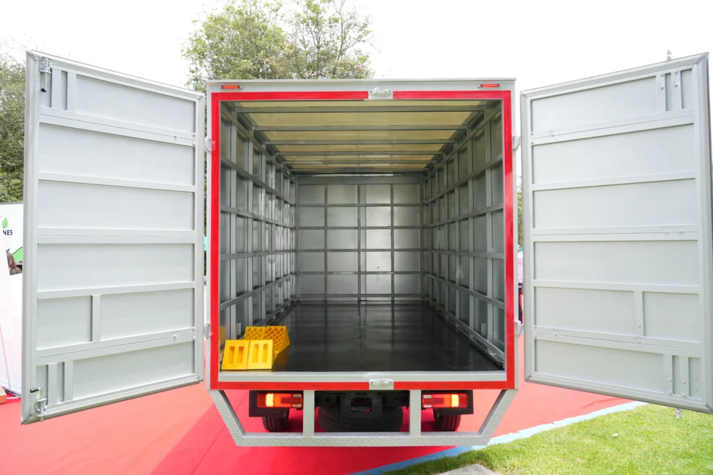 Descubre el nuevo BYD T35 en Colombia, el camión eléctrico de 140 millones que reduce hasta un 80% los costos operativos y evita el Pico y Placa.
