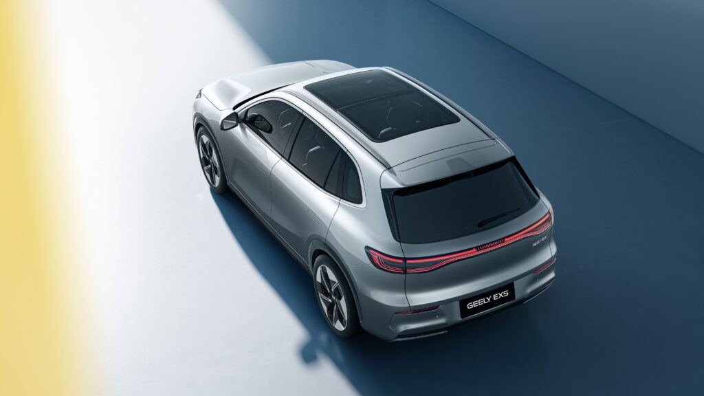 Conozca las claves del ahorro con vehículos eléctricos en Colombia para 2026. Información sobre autonomía del Geely EX2, EX5 y beneficios legales.
