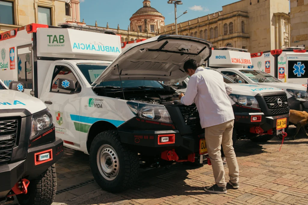 47 nuevas ambulancias Nissan en Colombia salvan vidas hoy 2 Descubre cómo la entrega de 47 ambulancias Nissan en Colombia fortalece la red de salud pública y mejora el transporte asistencial en todas las regiones.