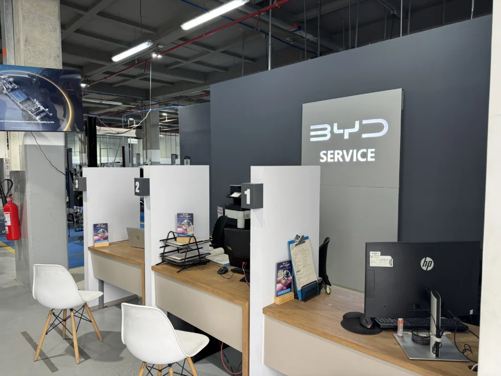 Servicio posventa BYD Colombia Innovación técnica y procesos optimizados para el liderazgo en movilidad eléctrica 3 Descubra cómo el Servicio posventa BYD Colombia liderado por Motorysa optimiza procesos técnicos para liderar la movilidad eléctrica en el país.