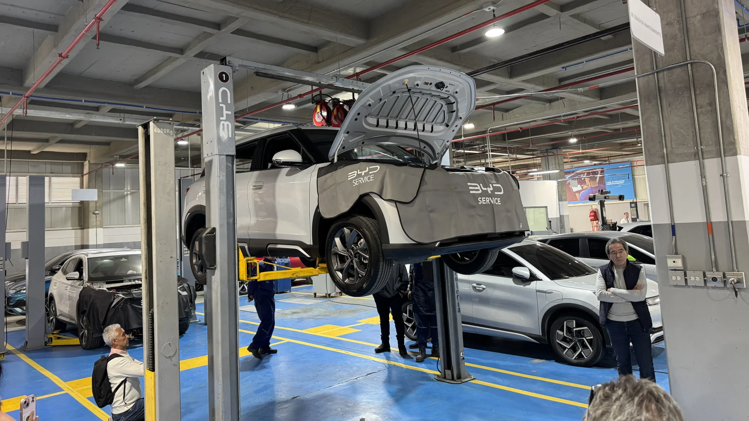 Descubra cómo el Servicio posventa BYD Colombia liderado por Motorysa optimiza procesos técnicos para liderar la movilidad eléctrica en el país.