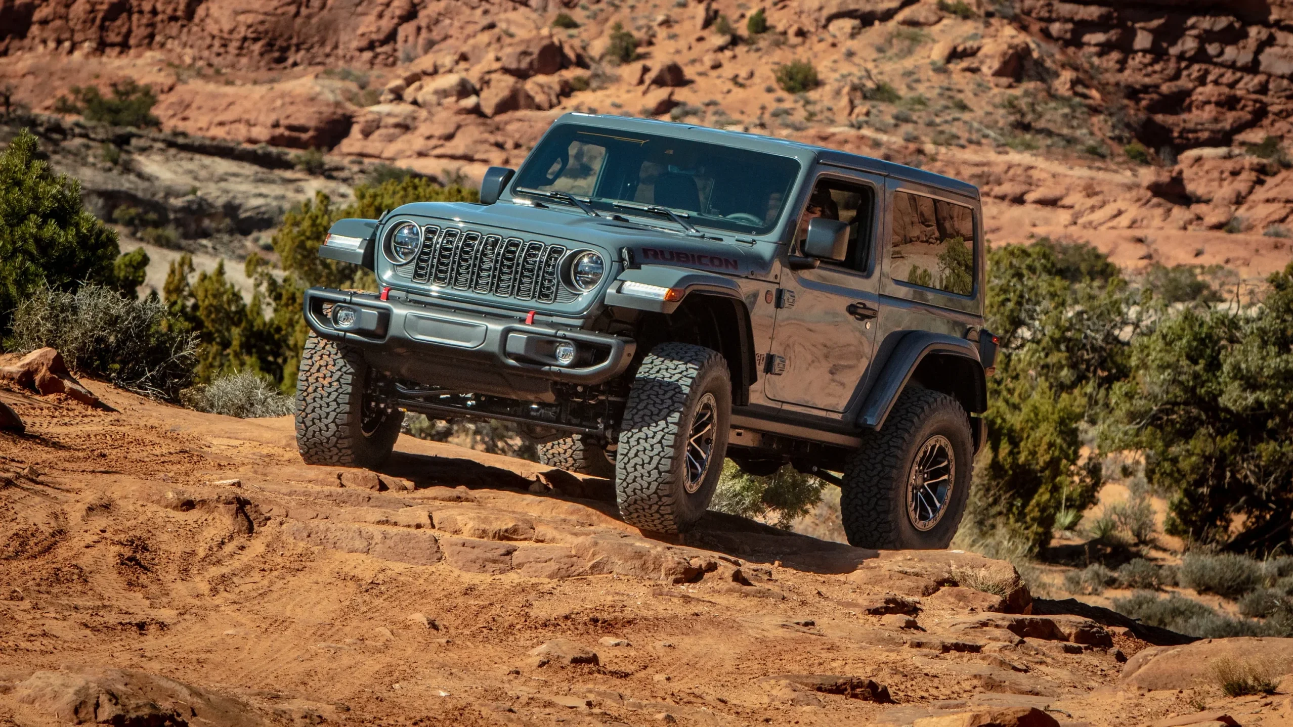 Descubre el legado de Jeep 85 años de aventura, desde el icónico Willys MA de 1941 hasta la consolidación de un estilo de vida todoterreno.