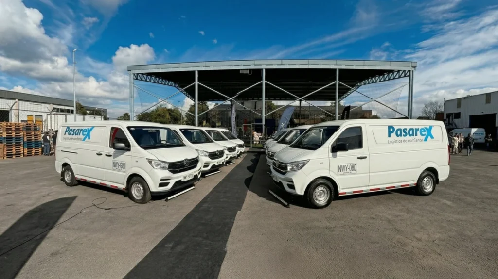 Vehículos comerciales DFAC Dongfeng: La revolución del Gas Natural impulsada por la millonaria apuesta de Pasarex 2 Optimiza tu flota con los Vehículos comerciales DFAC Dongfeng a gas natural, la solución de Pasarex para una logística sostenible en Colombia.