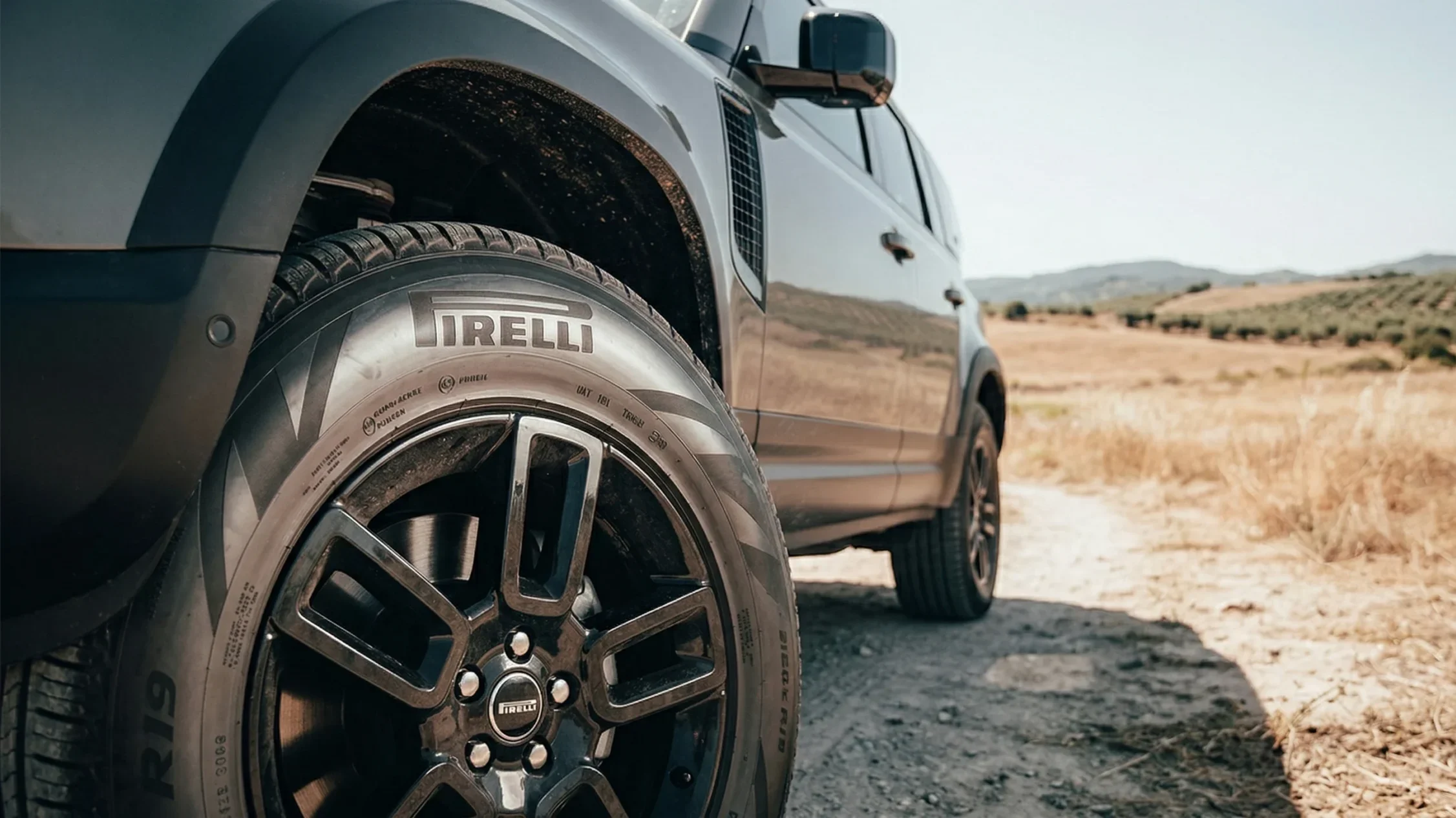 Los Neumáticos Pirelli Scorpion para SUV son el aliado definitivo para conquistar el relieve colombiano con máxima tracción y seguridad.