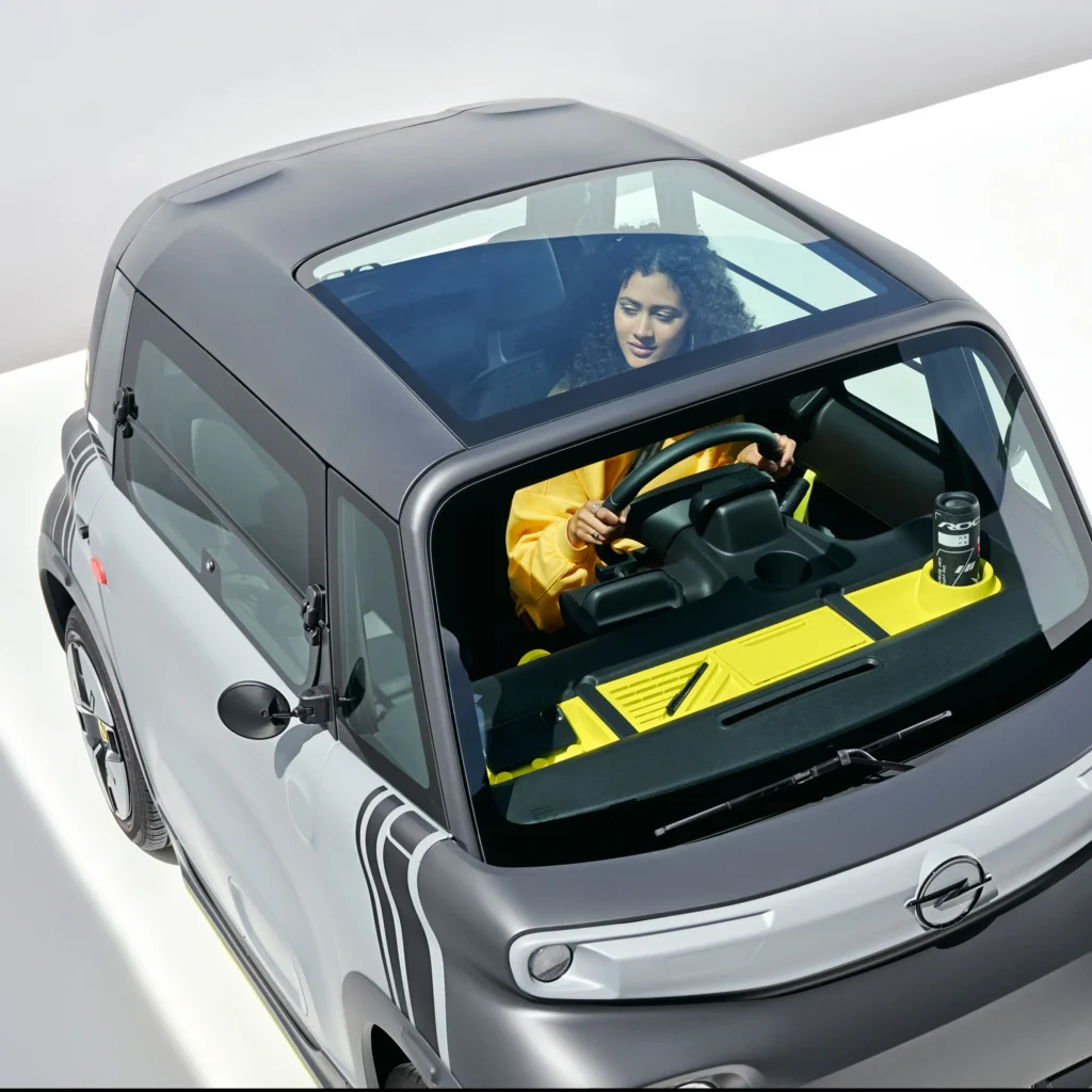 Opel Rocks-e La revolución eléctrica que redefine la movilidad urbana con poderes infalibles 3 El Opel Rocks-e redefine la movilidad urbana como un cuadriciclo eléctrico ágil, sostenible y con auténtico ADN alemán.