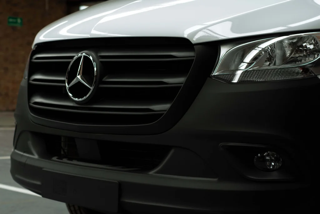 Mercedes-Benz Vans Colombia y el despliegue estratégico de la nueva Sprinter 411 CDI 4 Mercedes-Benz Vans Colombia presenta la nueva Sprinter 411 CDI, estableciendo nuevos estándares de eficiencia y seguridad en el transporte nacional.