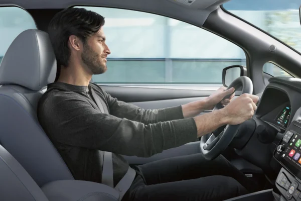 Nissan Colombia Día del Hombre busca transformar el silencio en conversación y promover la salud mental masculina en el país.