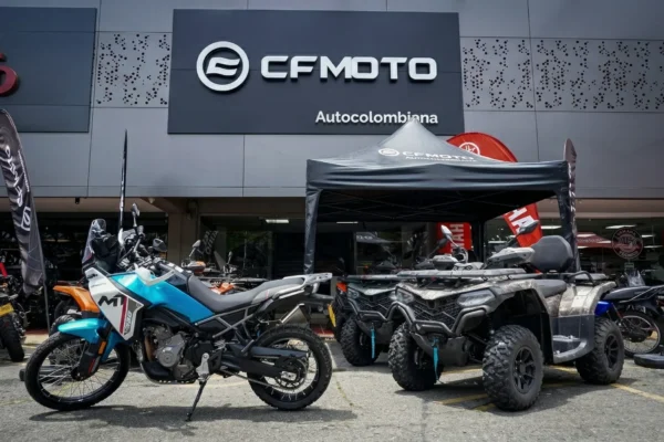 Descubre la nueva vitrina de CFMOTO en Medellín ubicada en MOTOMALL Envigado, ofreciendo movilidad premium y tecnología de vanguardia.