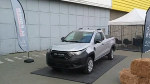 Camioneta RAM en evento promocional.