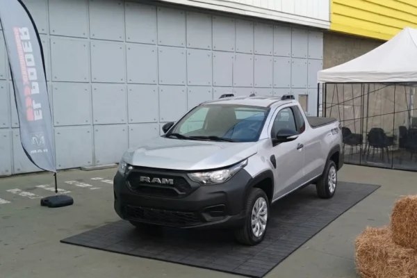 Camioneta RAM en evento promocional.