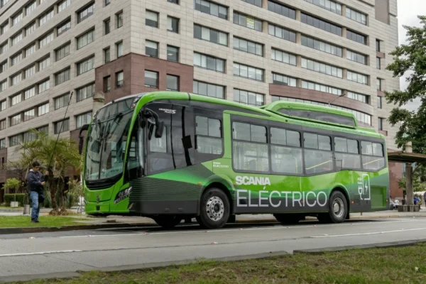 Conozca cómo los Buses Scania en TransMilenio transforman la movilidad en Bogotá con tecnología de vanguardia y eficiencia operativa.