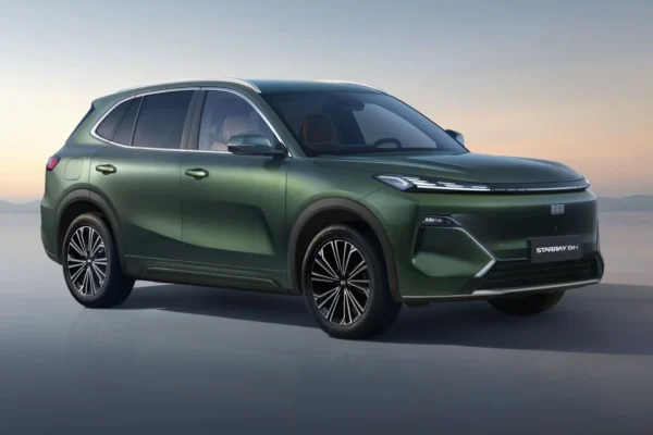 Descubre el nuevo Geely Starray EM-i, el SUV híbrido enchufable que redefine la movilidad sostenible en Colombia con tecnología de vanguardia y gran autonomía.