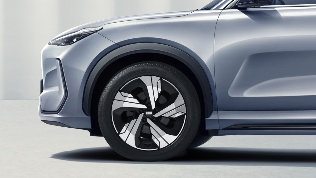 Conozca las claves del ahorro con vehículos eléctricos en Colombia para 2026. Información sobre autonomía del Geely EX2, EX5 y beneficios legales.
