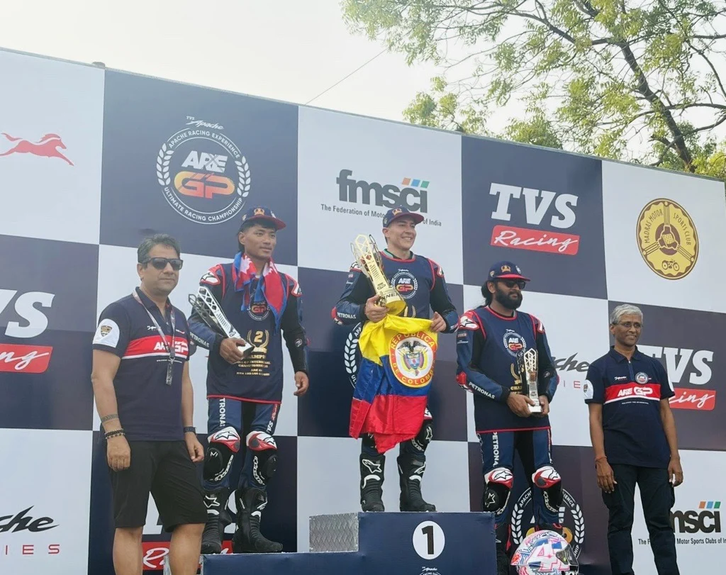 TVS Motor: Colombia doble podio el salto competitivo de los pilotos colombianos en la final ARE GP mundial en India 5 TVS Motor ARE GP India Colombia doble podio destaca el salto competitivo de los pilotos colombianos con primer y segundo lugar en la final mundial en India.